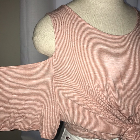 Cold shoulder top - Picture 2 of 5